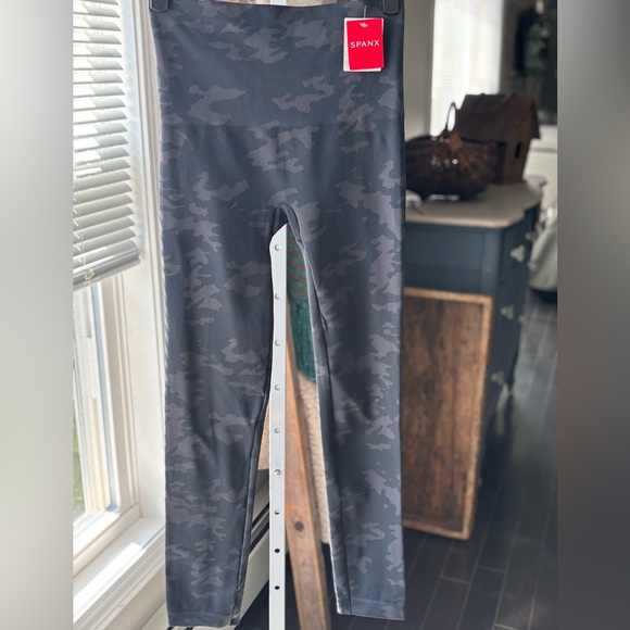 SPANX Look at Me Now Leggings - Picture 8 of 12